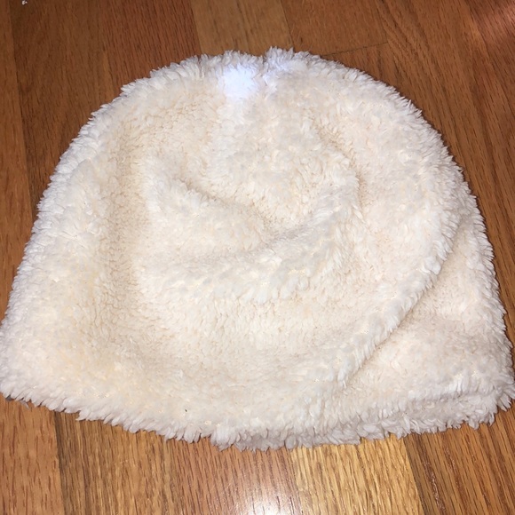 Fuzzy hat - Picture 1 of 2